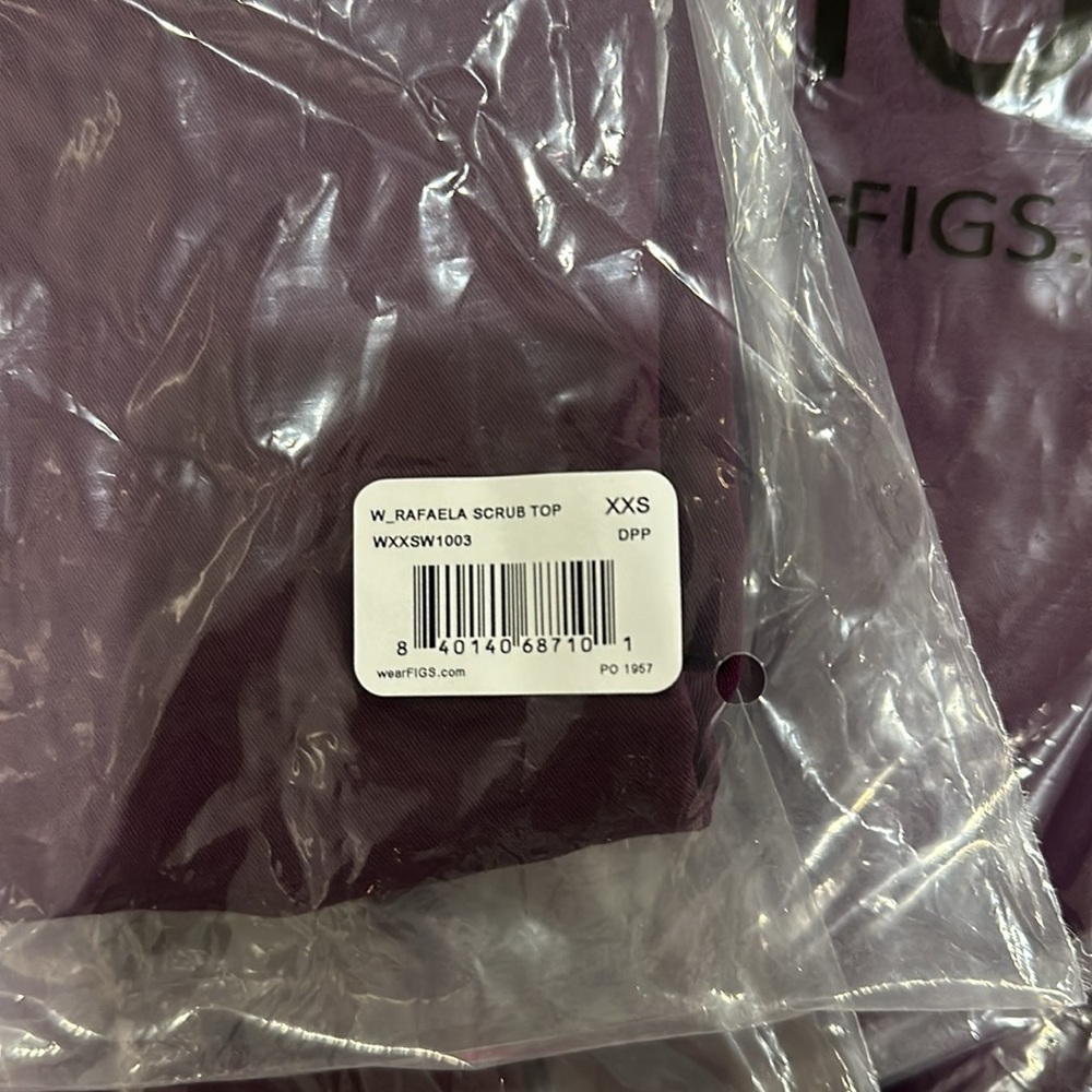 BNWT Rafaela Scrub Top - Picture 2 of 2